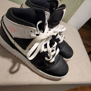 Jordan 1 mid